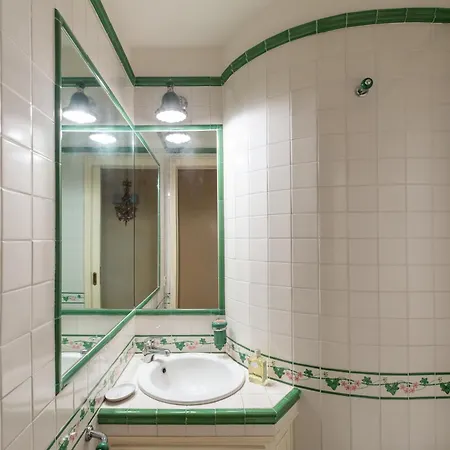 Iflat Classic Style In The Center Of Apartment