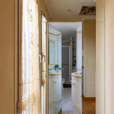 Iflat Classic Style In The Center Of Apartment Rom