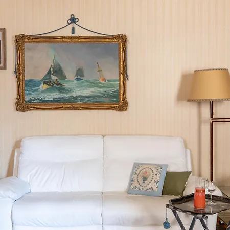 Iflat Classic Style In The Center Of Apartment